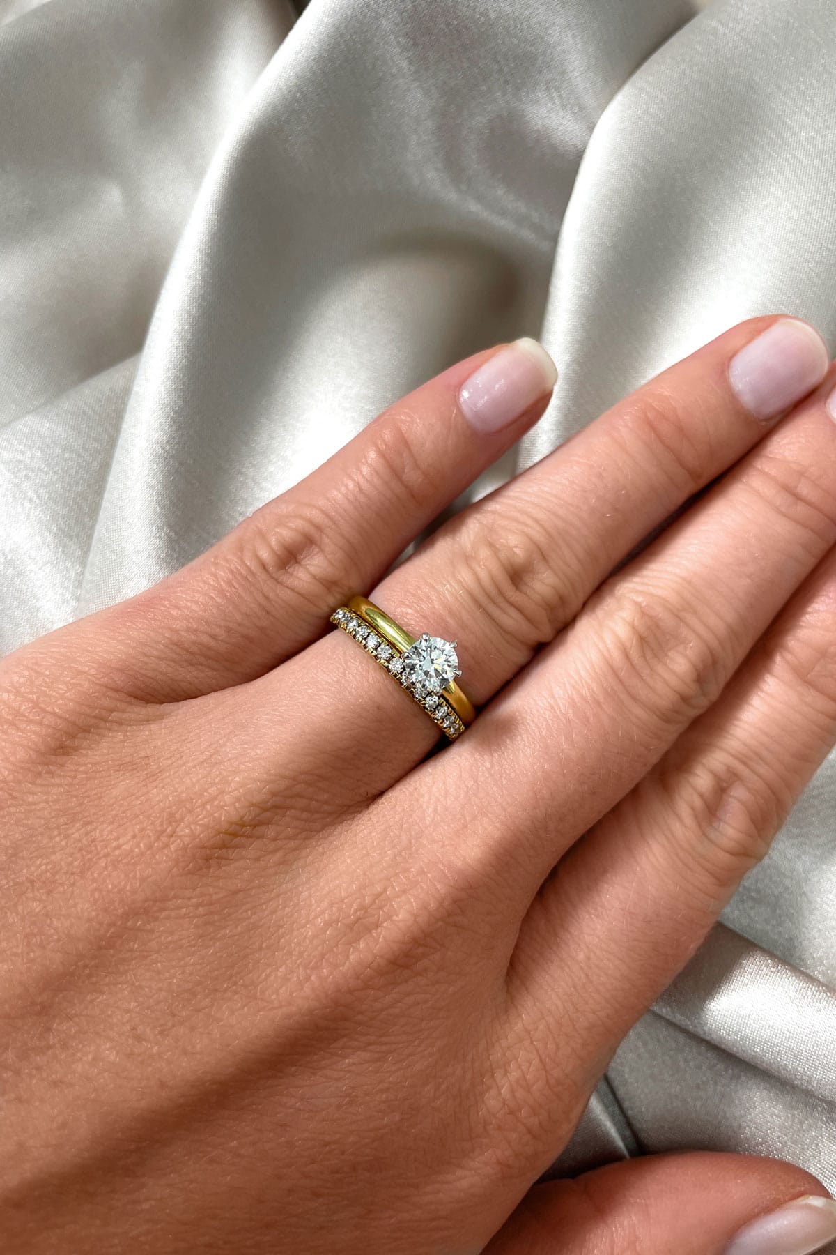 Claw Set 0.45ct Diamond Band set in 18ct Yellow Gold - Image 4