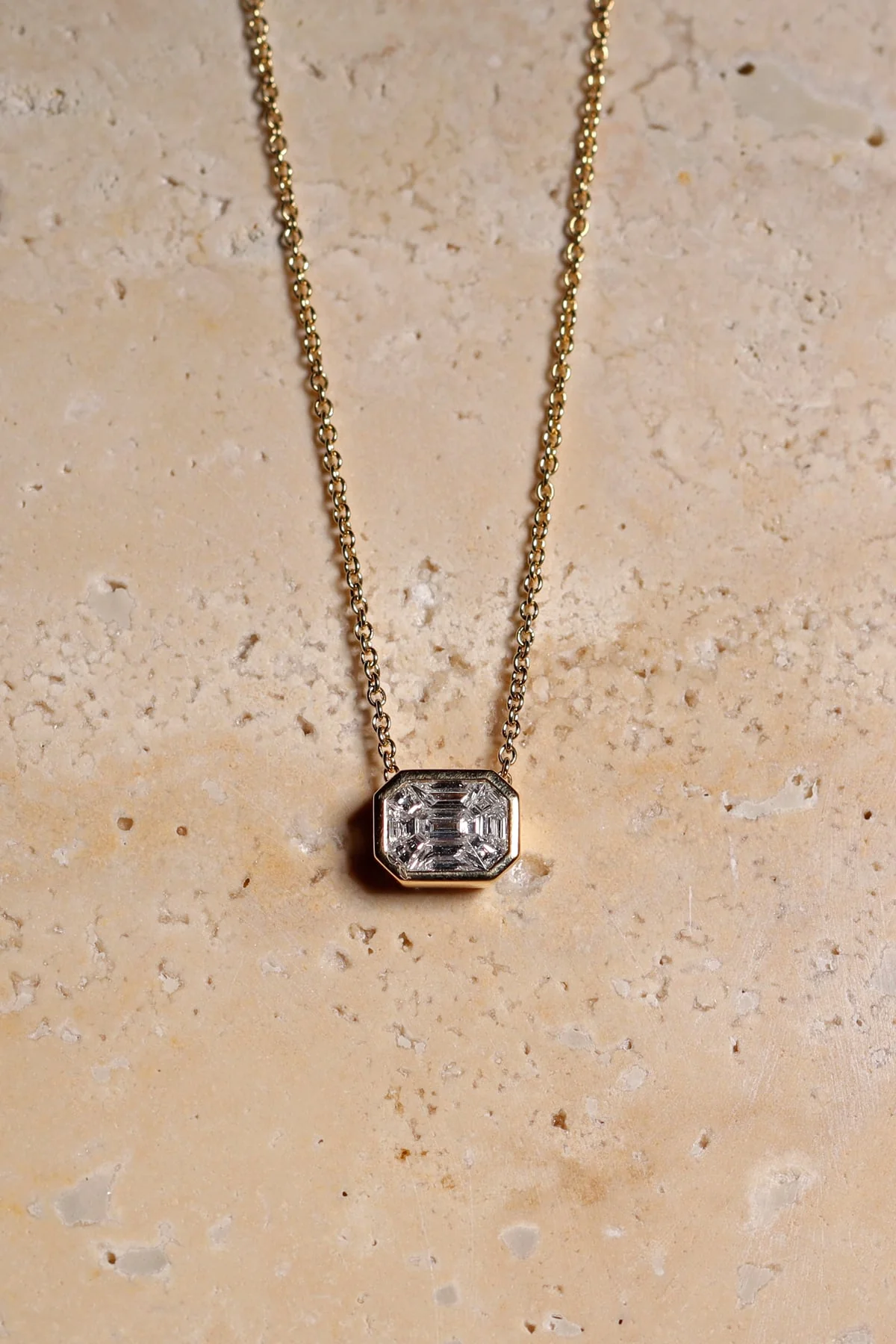 18ct Yellow Gold Magic Emerald Cut Diamond Set Slider Pendant with Chain - Image 3