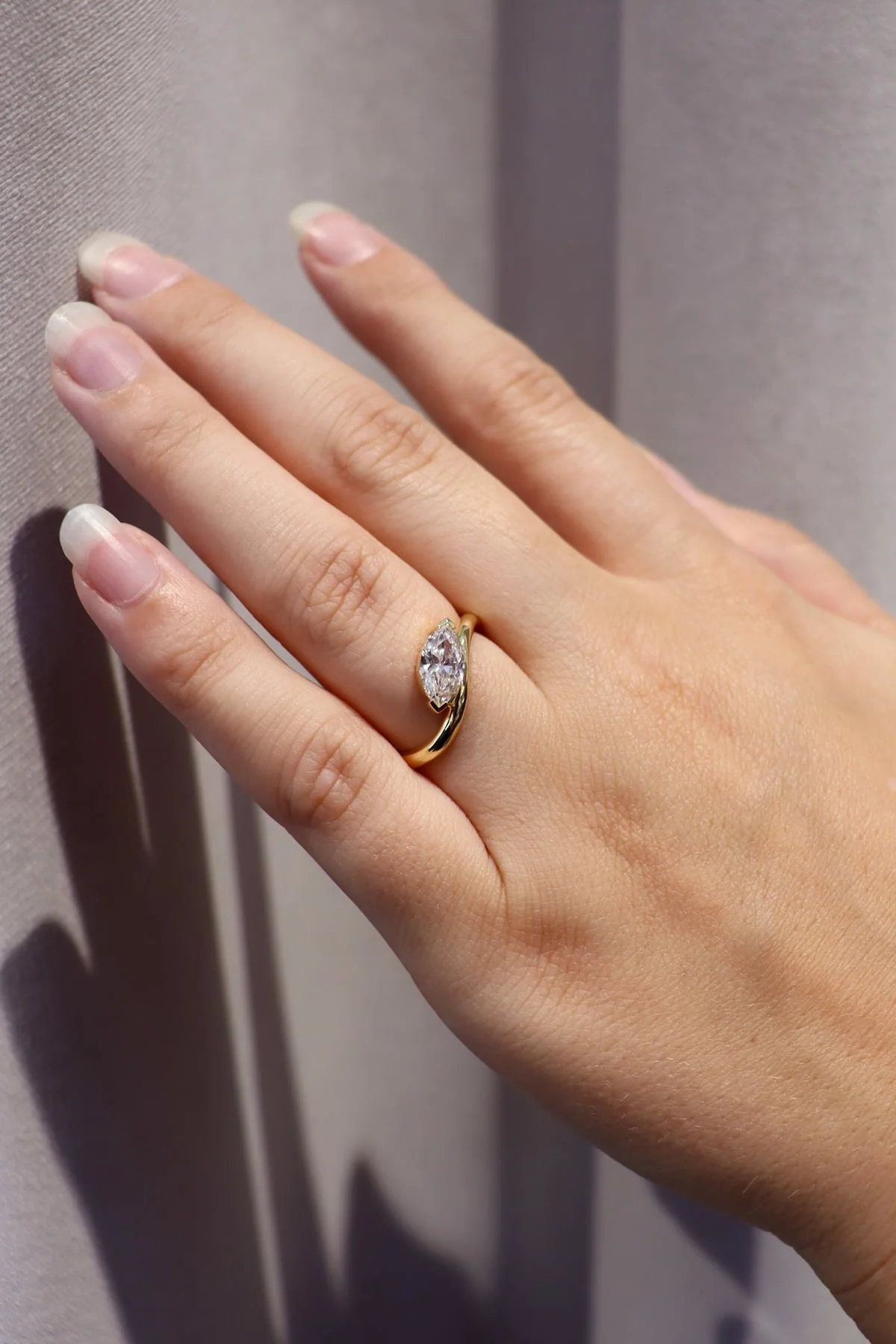 18ct Yellow Gold Marquise Diamond Set Ring - Image 4