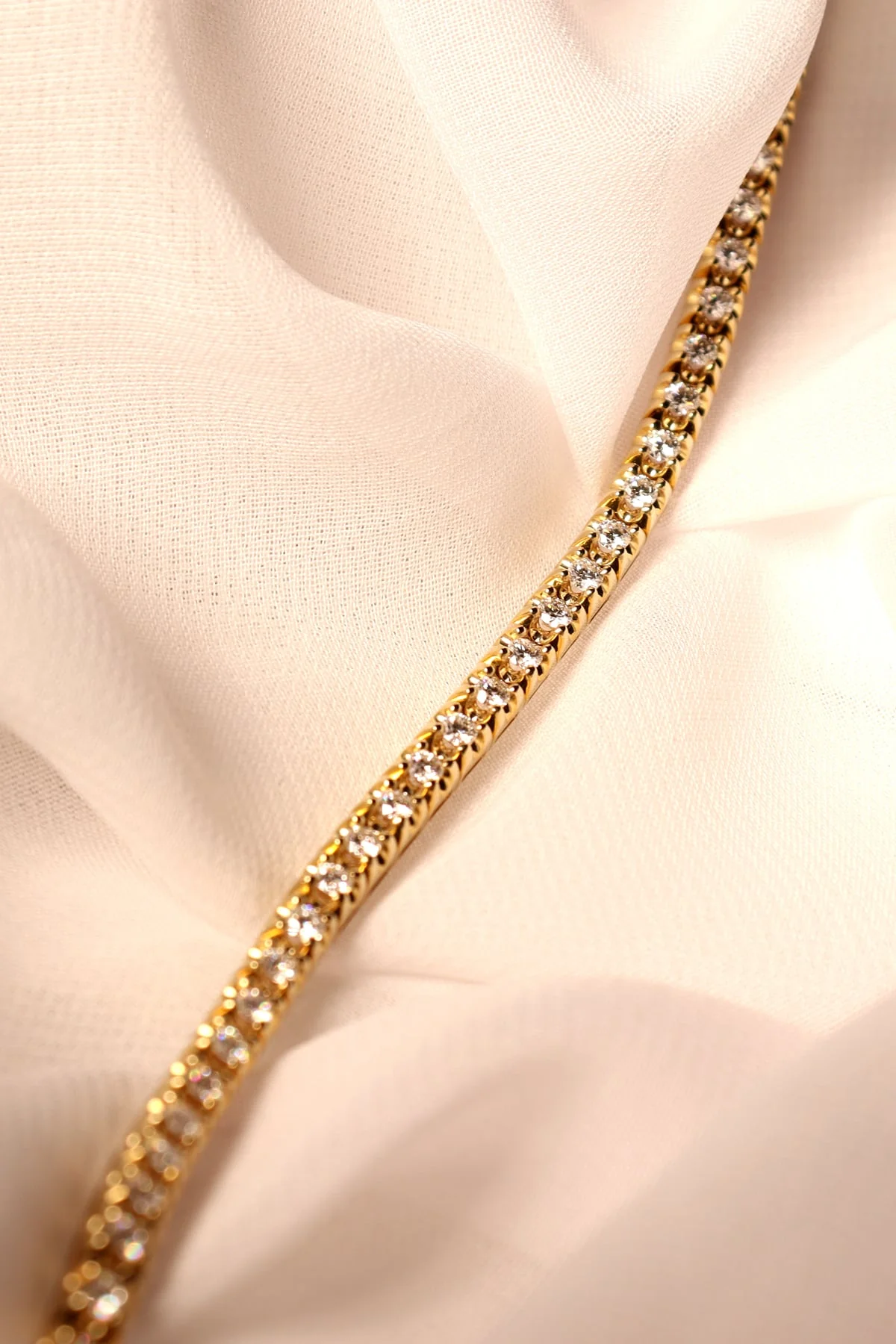 2.00 Carat Diamond Tennis Bracelet in 9ct Yellow or White Gold - Image 3