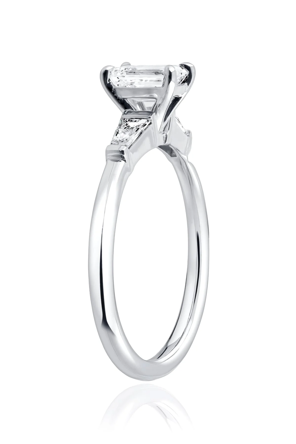 Emerald Cut Diamond & Baguette Diamond Ring set in 18ct White Gold - Image 4