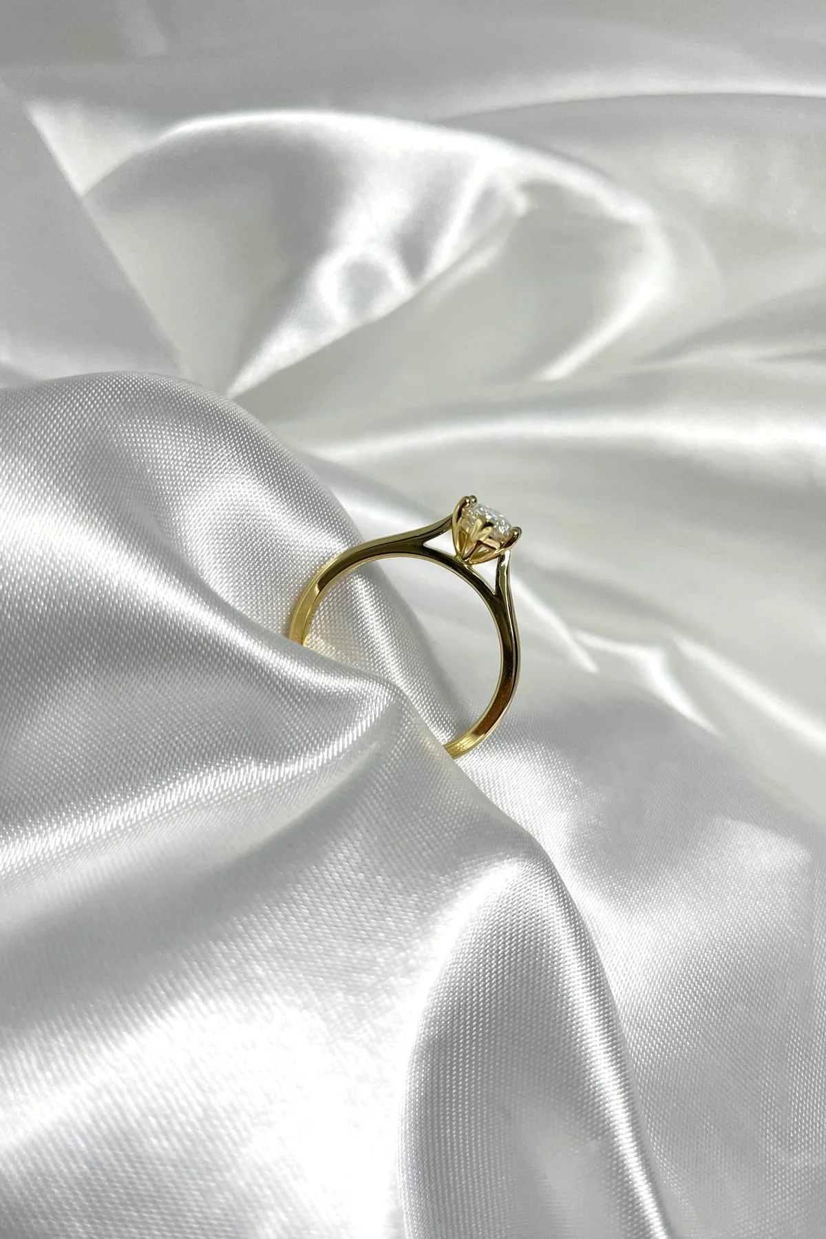 Marquise Solitaire 0.70ct Diamond Engagement Ring set in 18ct Yellow Gold - Image 4